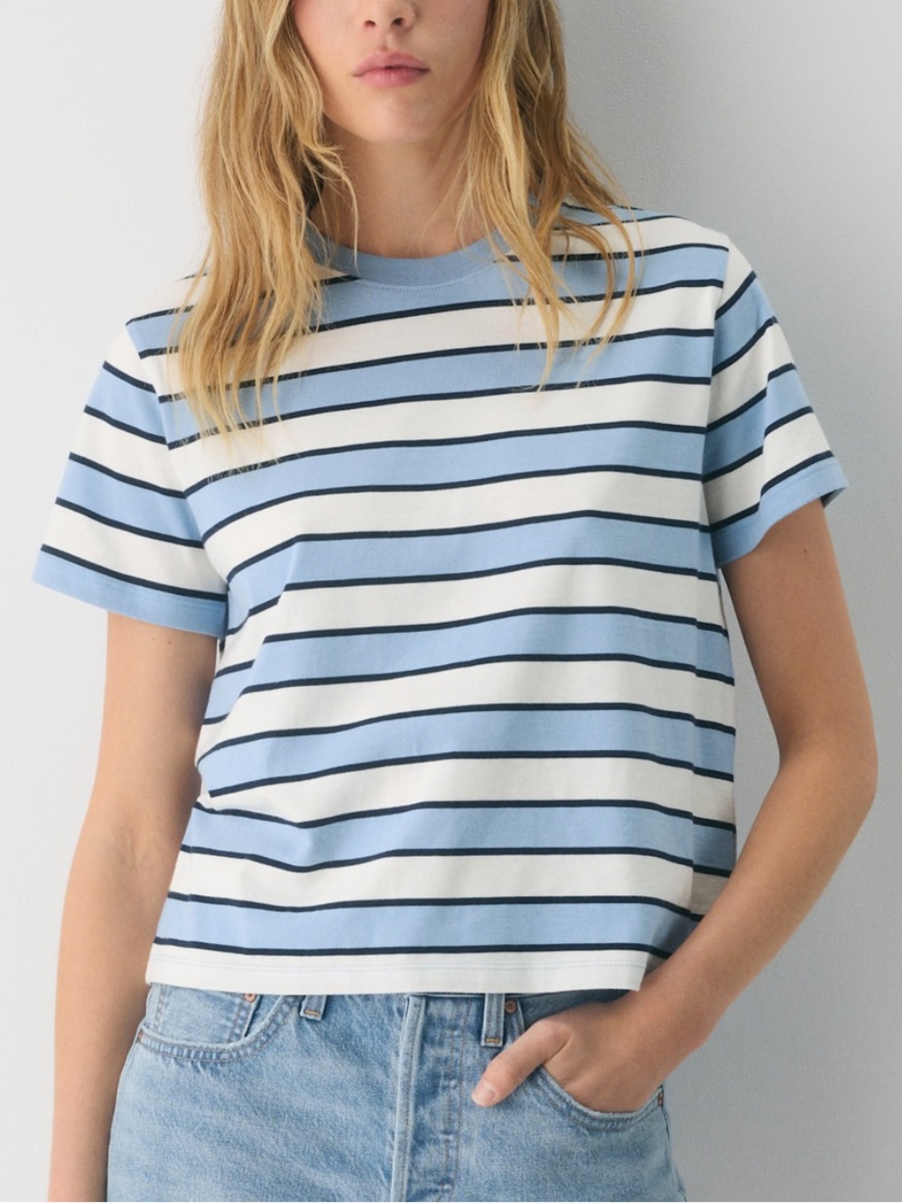 ARITZIA T SHIRT